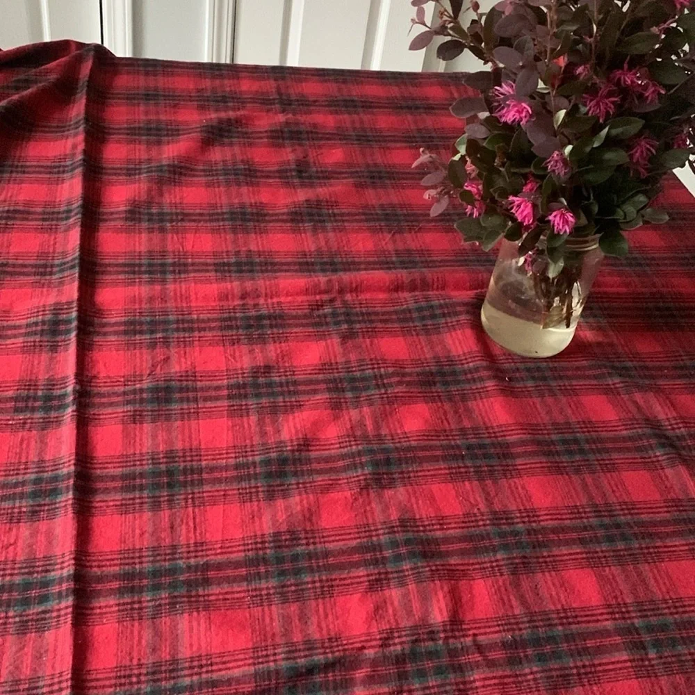 Table cover plaid‎ red green black fringed Christmas holidays